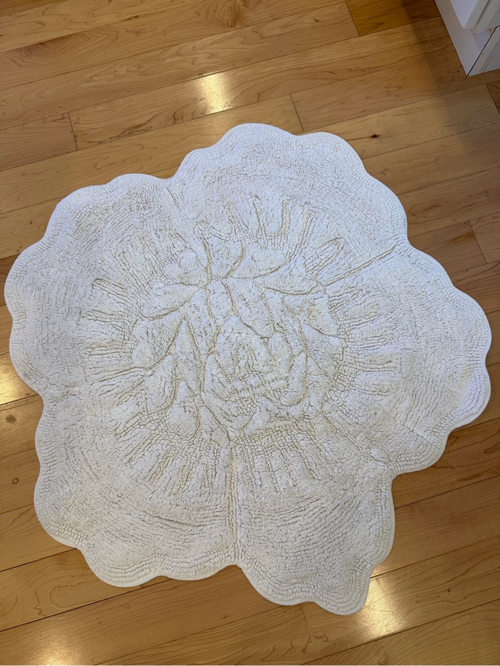 Anthropologie White Scalloped Floral Bath Mat